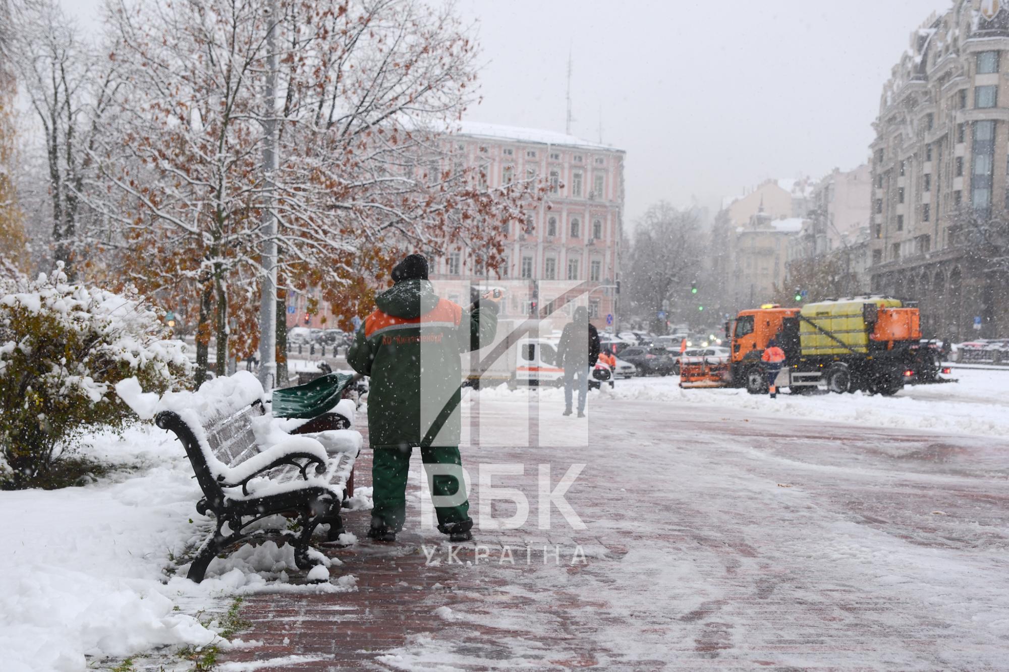 Місцями до 50 см. Київ та інші міста України засипає снігом (фото, відео)